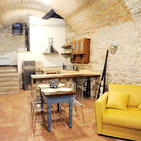O Rosa Bella Appartamento Via Savelli Della Porta 24 กุบบีโอ ภายนอก รูปภาพ